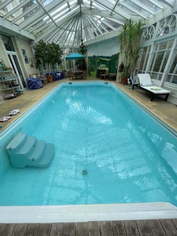 Maison Du Theatre Saint Bonnet Bed & Breakfast *