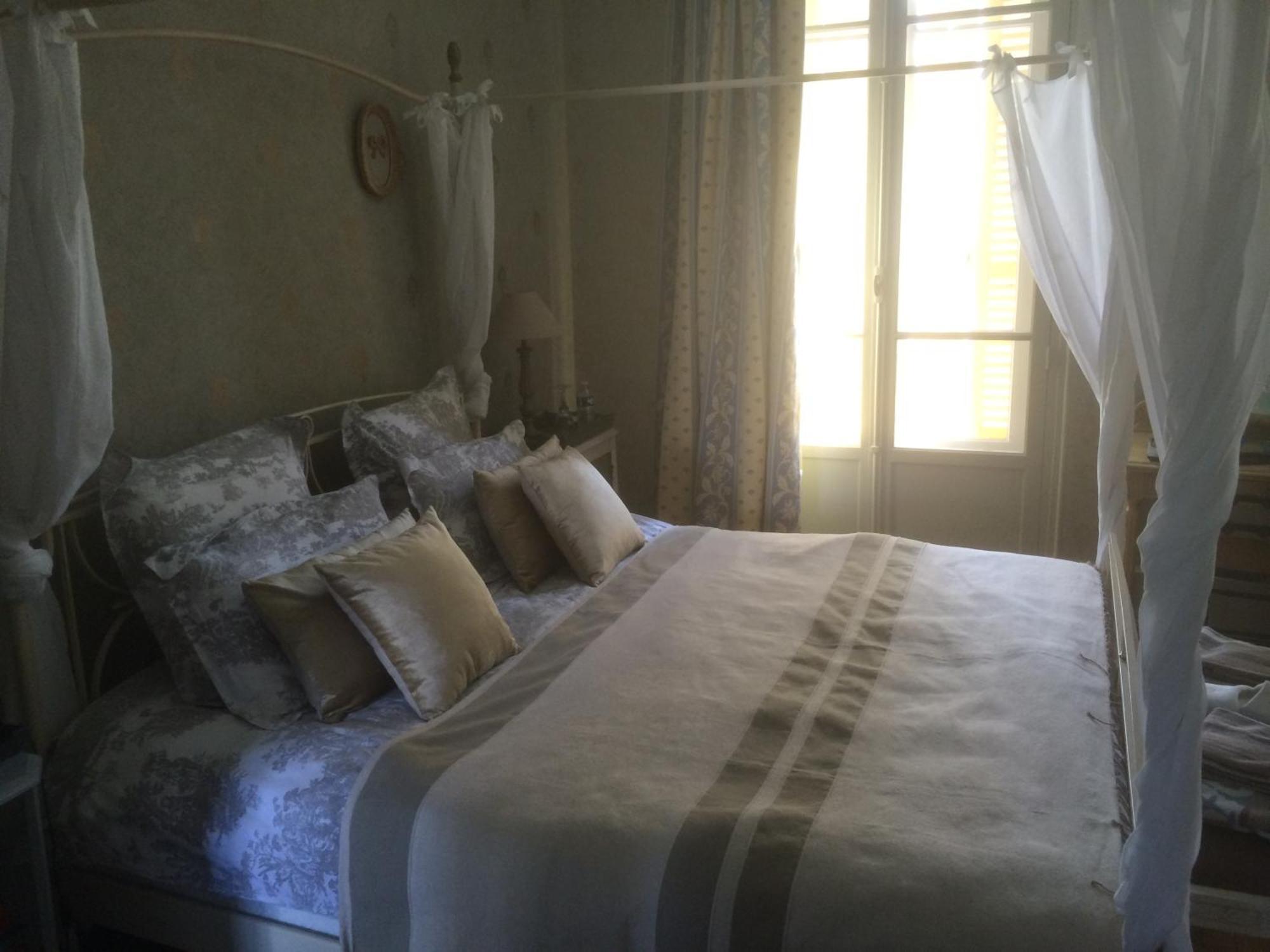 Bed & Breakfast Maison Du Theatre Saint Bonnet Bourges
