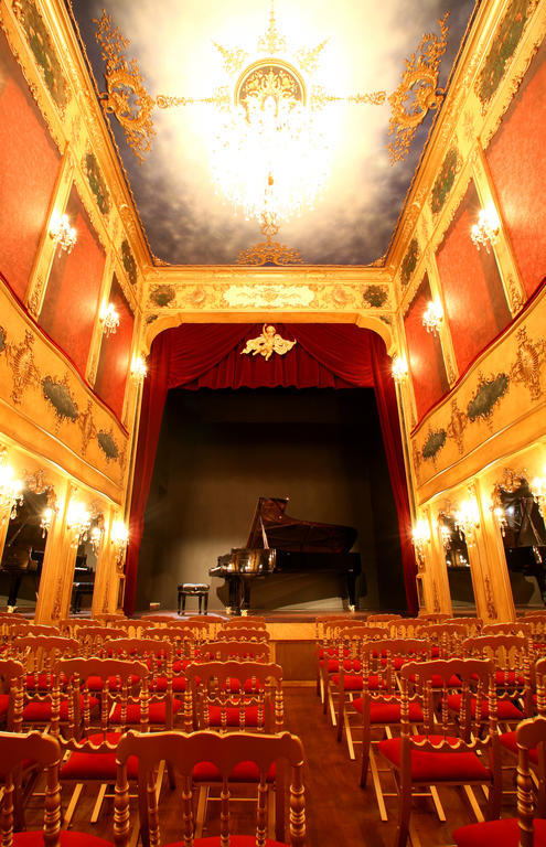 Bed & Breakfast Maison Du Theatre Saint Bonnet Bourges