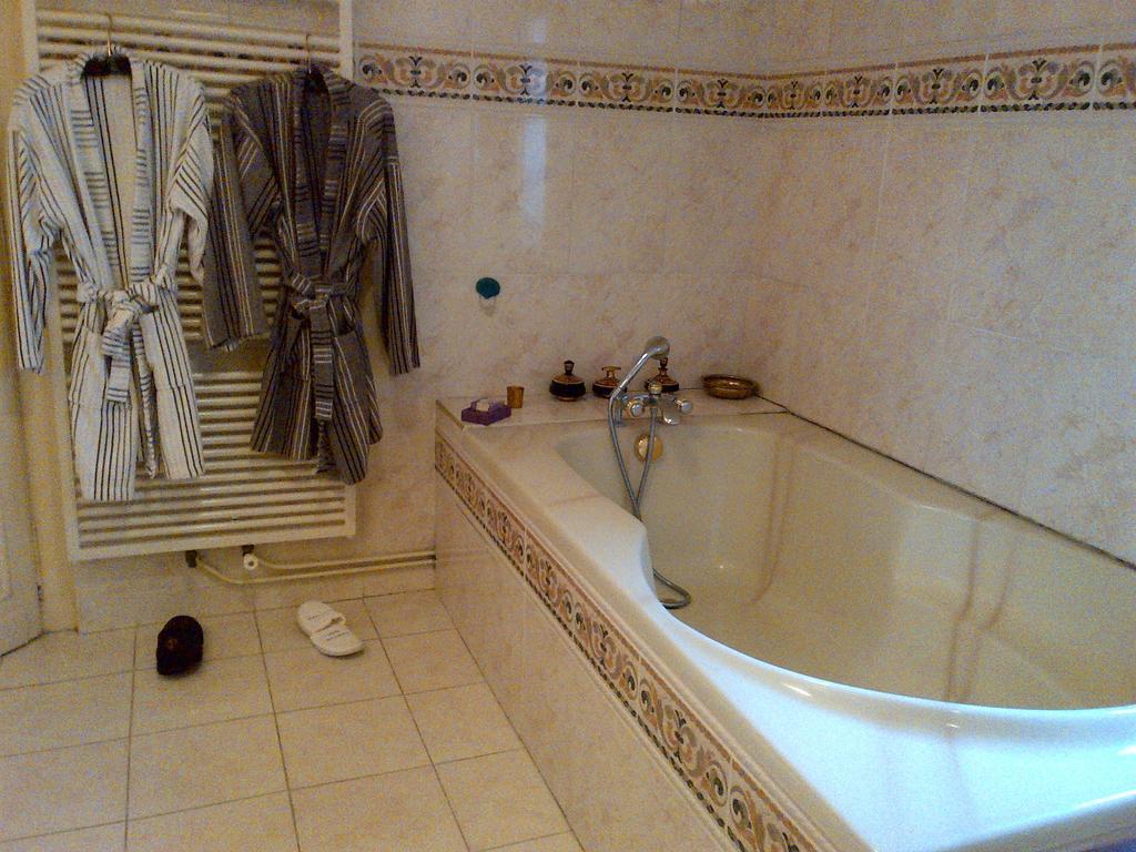 Bed & Breakfast Maison Du Theatre Saint Bonnet